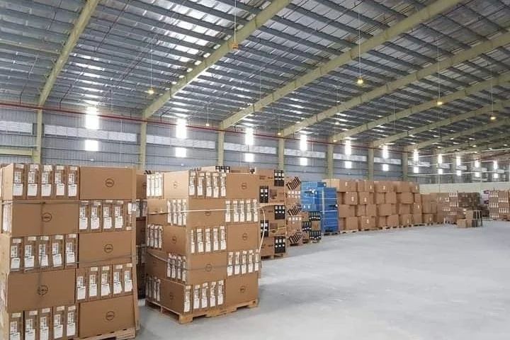 Hàng hóa xếp trong kho chung